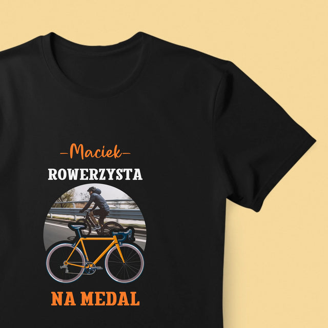 Zdjęcie I Podpis: Rowerzysta Na Medal - Koszulka Męska z Nadrukiem