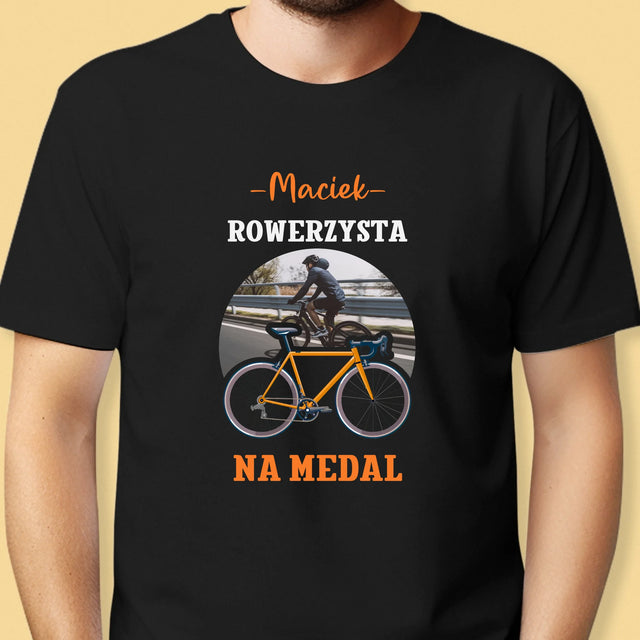 Zdjęcie I Podpis: Rowerzysta Na Medal - Koszulka Męska z Nadrukiem