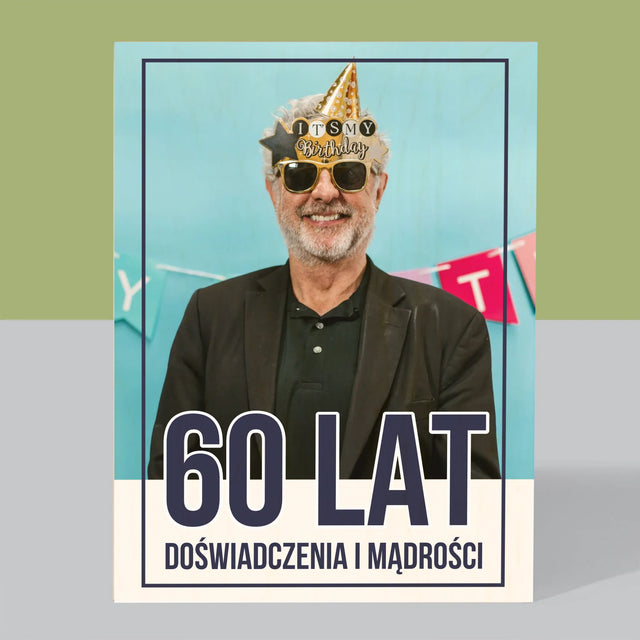 Zdjęcie i Podpis: 60 Lat Doświadczenia i Mądrości - Wydruk Na Drewnie