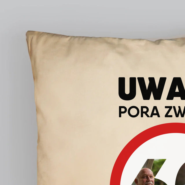 Słowo Ze Zdjęć: 60 Pora Zwolnić - Poduszka z Nadrukiem