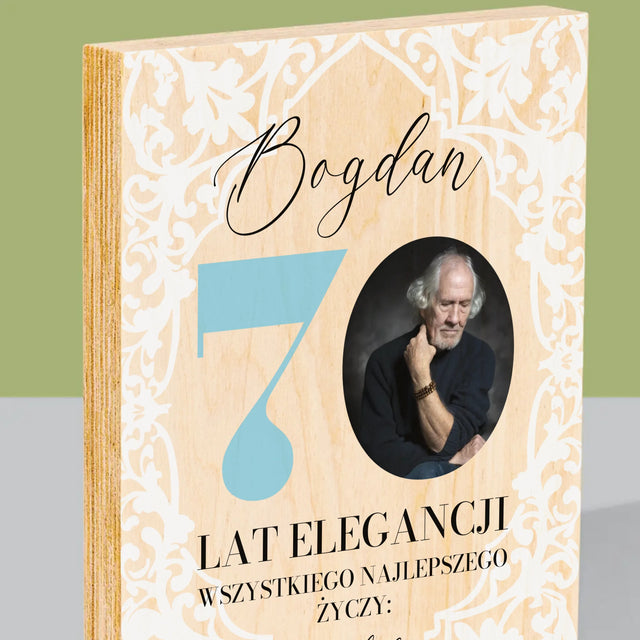 Zdjęcie I Podpis: 70 Lat Elegancji - Wydruk Na Drewnie