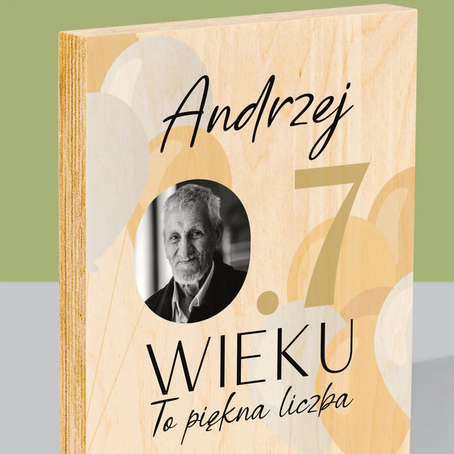 Zdjęcie I Podpis: 0.7 Wieku - Wydruk Na Drewnie