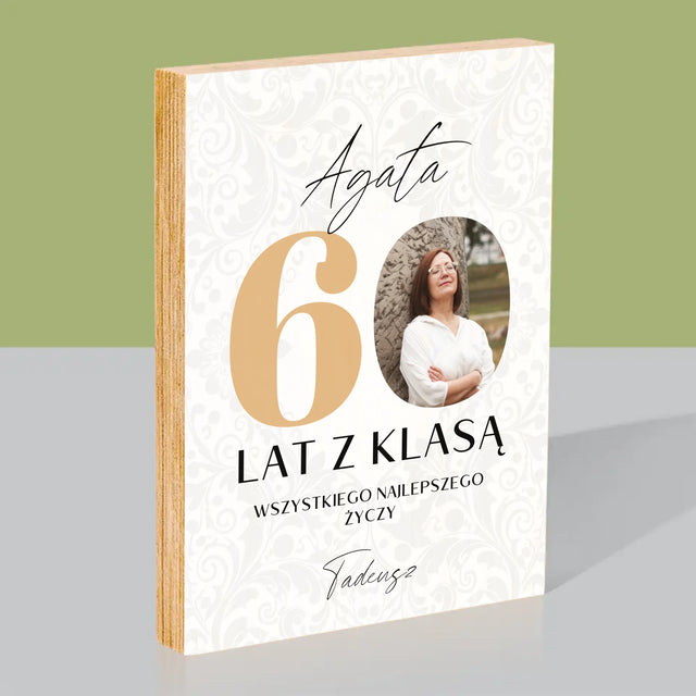 Zdjęcie i Podpis: 60 Lat z Klasą - Wydruk Na Drewnie