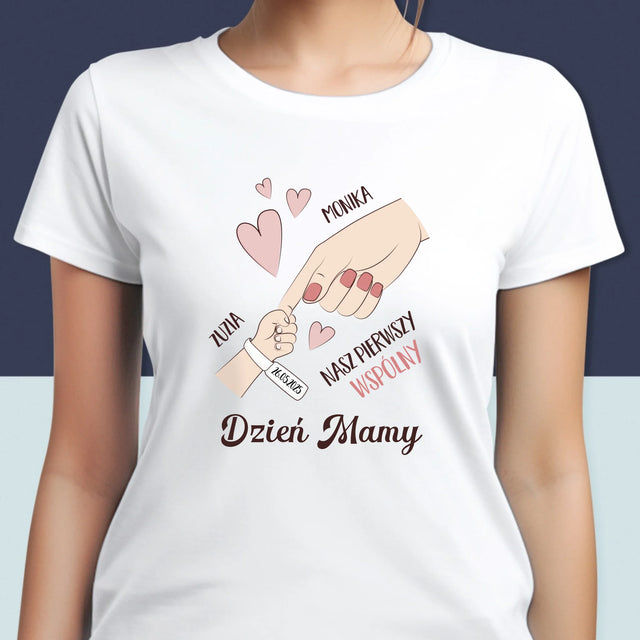 Imię i Podpis: Pierwszy Wspólny Dzień Mamy - Koszulka Damska z Nadrukiem