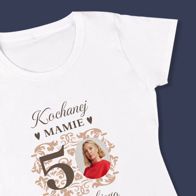 Zdjęcie I Podpis: Kochanej Mamie Z Okazji 50 Urodzin - Koszulka Damska z Nadrukiem