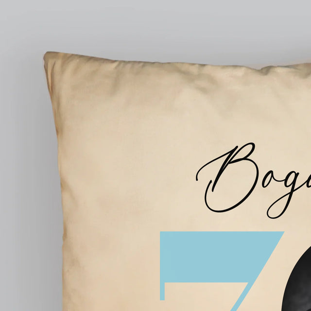 Zdjęcie I Podpis: 70 Lat Elegancji - Poduszka z Nadrukiem