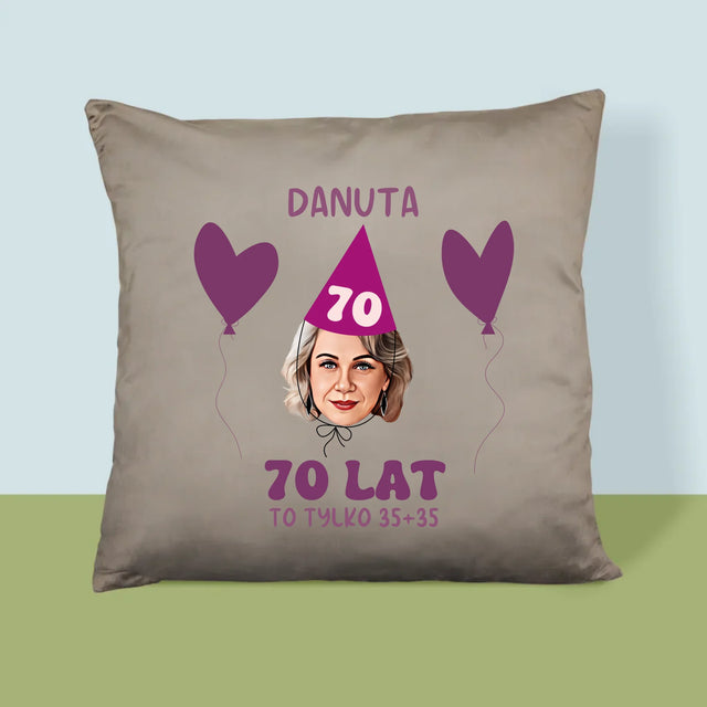 Twoja Postać: Urodzinowy Portret - Poduszka z Nadrukiem