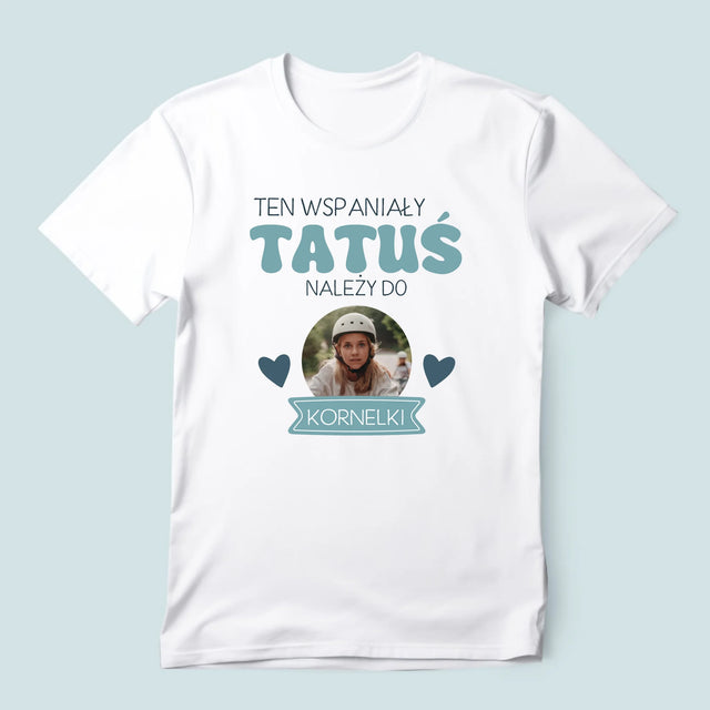 Zdjęcie I Podpis: Tatuś Należy Do - Koszulka Męska z Nadrukiem