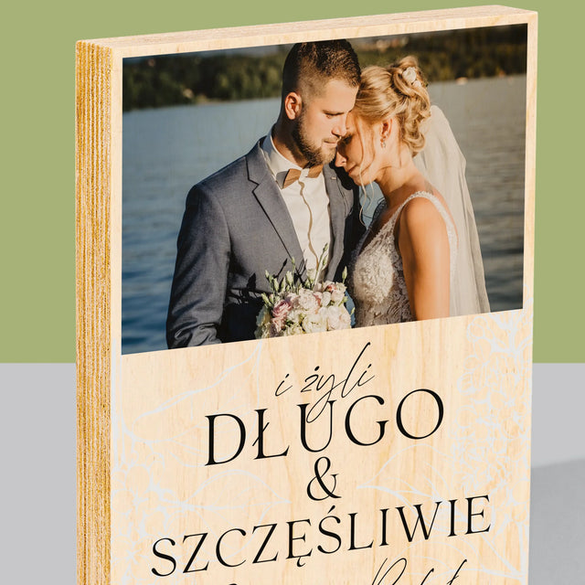 Zdjęcie i Podpis: Żyli Długo i Szczęśliwie - Wydruk Na Drewnie