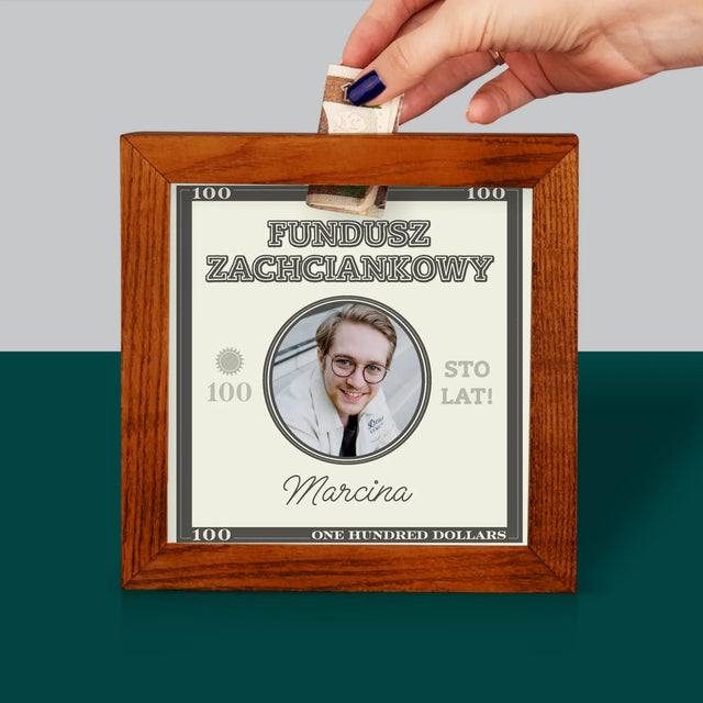 Zdjęcie I Podpis: Fundusz Zachciankowy - Drewniana Skarbonka