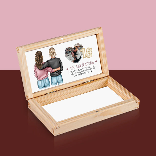 Kreator Postaci: 18 Urodziny Przyjaciółki - Drewniane Pudełko Na Pieniądze
