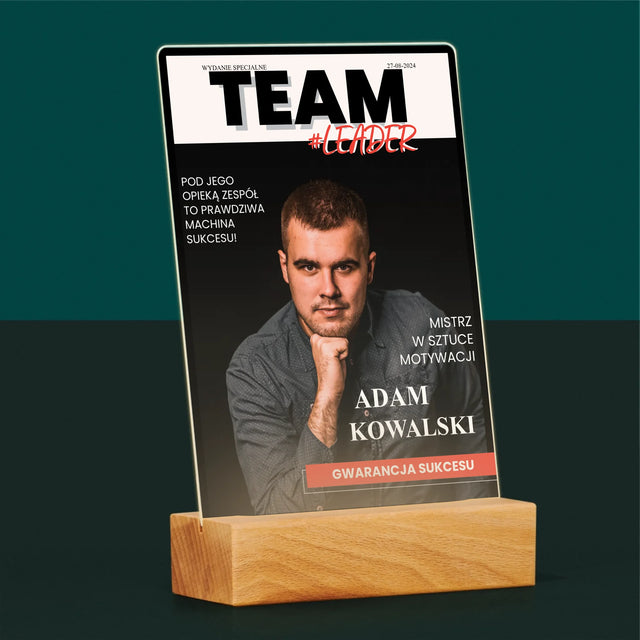 Okładka Magazynu: Team Leader - Wydruk Na Szkle Akrylowym