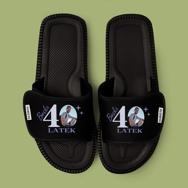 Zdjęcie i Podpis: Boski 40-Latek - Klapki Kubota