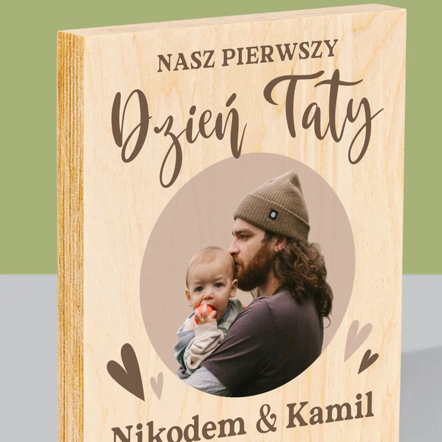 Zdjęcie i Podpis: Pierwszy Dzień Taty Zdjęcie w Kole - Wydruk Na Drewnie