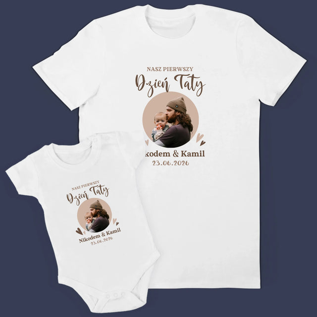 Zdjęcie i Podpis: Pierwszy Dzień Taty Zdjęcie w Kole - Zestaw  Koszulka Męska i Body Niemowlęce