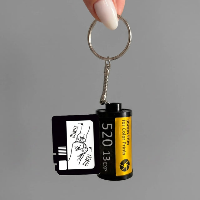 Imię I Podpis: Tata Z Małym Dzieckiem - Personalizowany Brelok Klisza